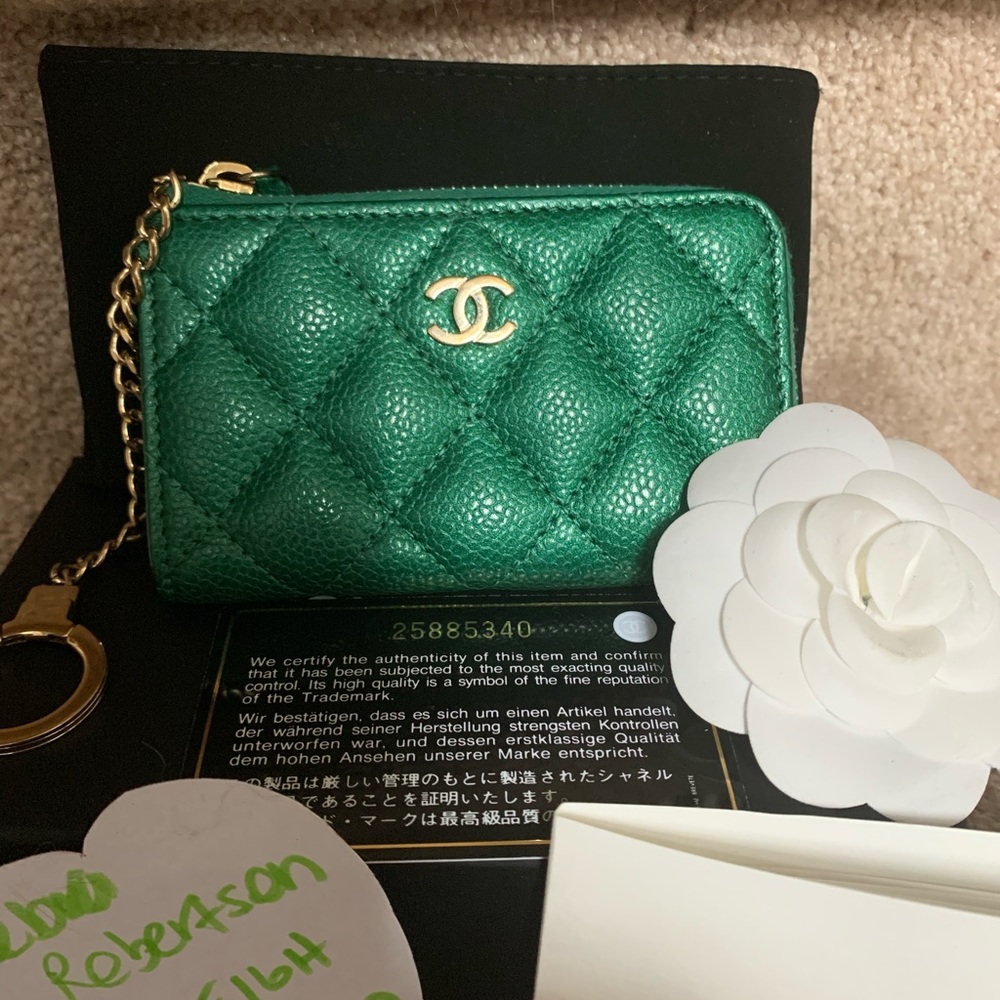 Chanel 18S Emerald green zipped O key holder